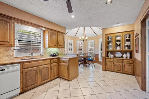 Kitchen - 1310 Windsor Way, Rowlett, TX 75088 photo 4 of 5