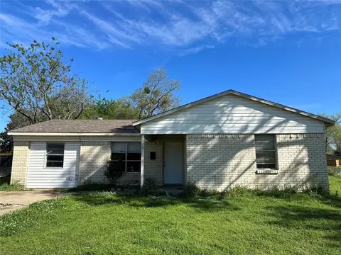 917 E Vista Dr, Garland, TX 75041