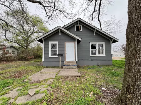1704 Locust St, Commerce, TX 75428