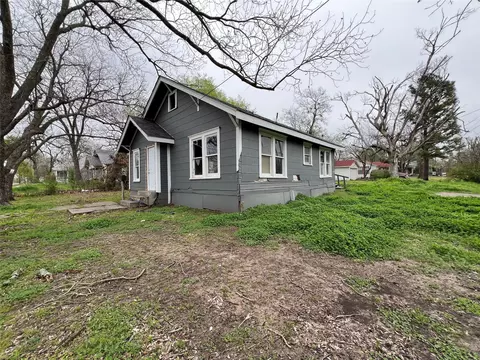1704 Locust St, Commerce, TX 75428 photo 3