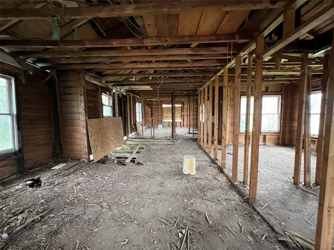1704 Locust St, Commerce, TX 75428 photo 8