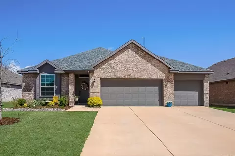 1001 Hopper Ln, Van Alstyne, TX 75495