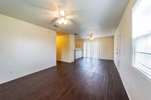1017 E Oak St, Denton, TX 76205 photo 5