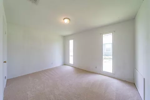 1017 E Oak St, Denton, TX 76205 photo 9