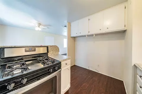 1017 E Oak St, Denton, TX 76205 photo 8