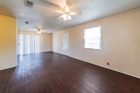 1017 E Oak St, Denton, TX 76205 photo 4