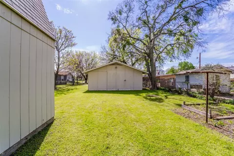 1017 E Oak St, Denton, TX 76205 photo 23