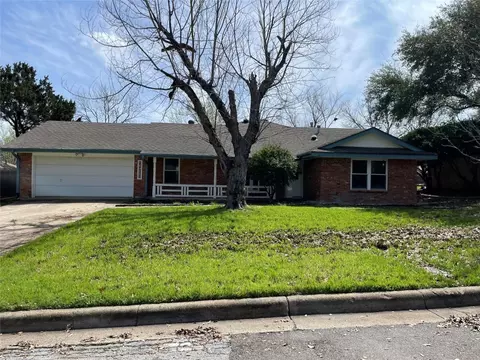 6425 Trail Lake Dr, Fort Worth, TX 76133