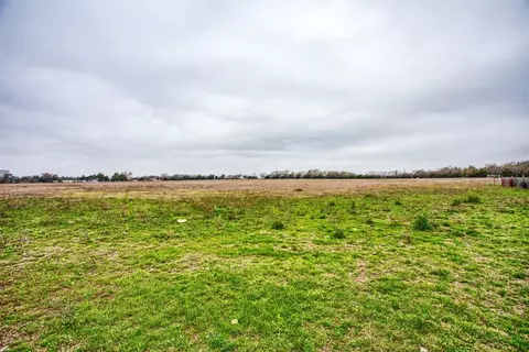 1414 S Bluegrove Rd, Lancaster, TX 75146