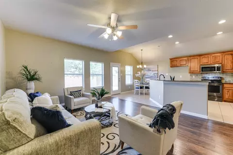 534 Westminster Dr, Midlothian, TX 76065