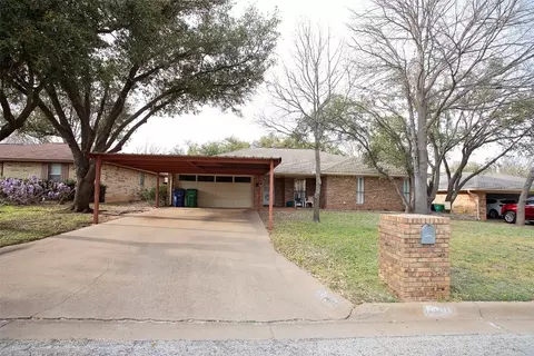1404 Green St, Graham, TX 76450