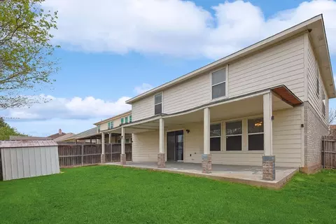 10045 Chapel Rock Dr, Fort Worth, TX 76116