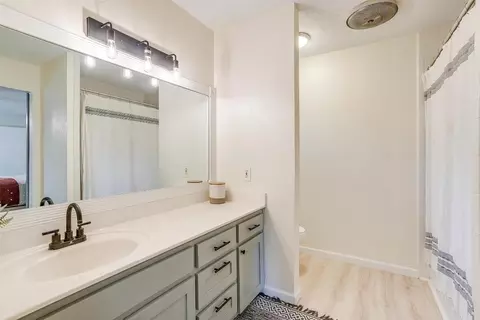Bath - 1107 Trace Rd, Cleburne, TX 76033 photo 1 of 3