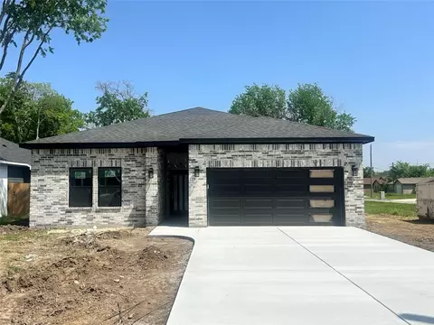 2137 Rw Bivens Ln, Fort Worth, TX 76105