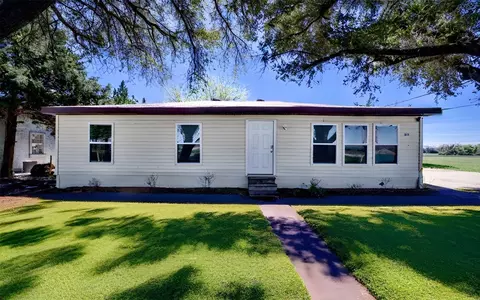 1832 Bear Creek Rd, Lancaster, TX 75146