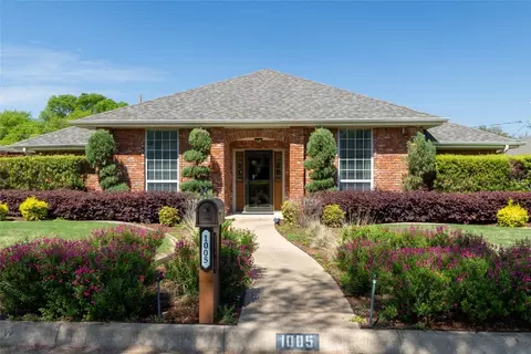 1005 De Pauw Dr, Arlington, TX 76012