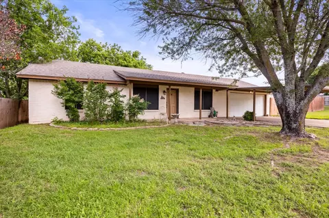 1431 W Torrey St, Granbury, TX 76048