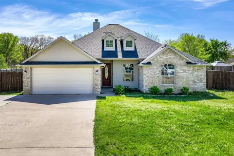 107 Janice Ln, Mabank, TX 75156