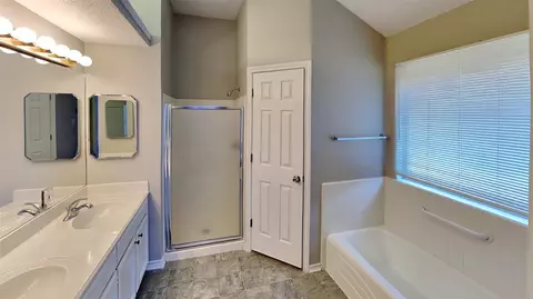 1308 Mcanear Ct, Cleburne, TX 76033 photo 8