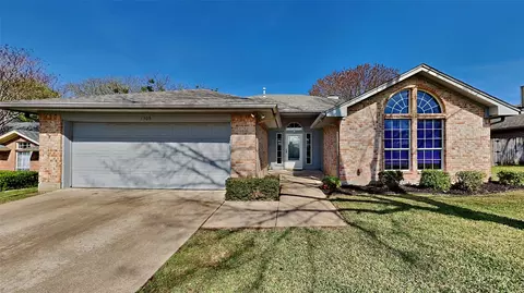 1308 Mcanear Ct, Cleburne, TX 76033