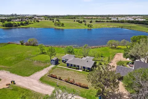 725 Davis Dr, Rockwall, TX 75087