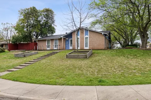 302 Blueridge Dr, Duncanville, TX 75137