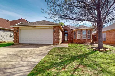 9008 Blue Ridge Trl, Fort Worth, TX 76118