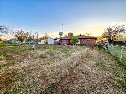 Exterior - 1410 N Avenue L, Haskell, TX 79521 photo 4 of 6