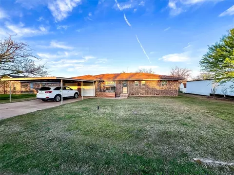 Exterior - 1410 N Avenue L, Haskell, TX 79521 photo 3 of 6