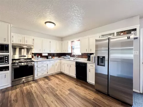 Kitchen - 1410 N Avenue L, Haskell, TX 79521 photo 2 of 3