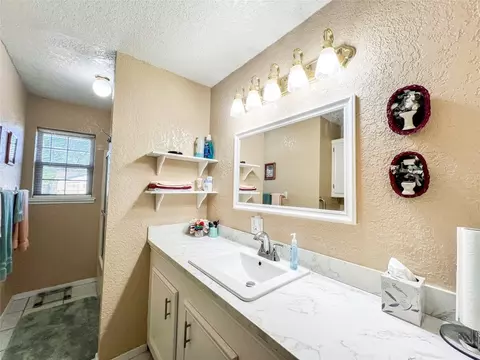 Bath - 1410 N Avenue L, Haskell, TX 79521 photo 1 of 4