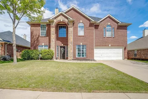 912 Linden Dr, Burleson, TX 76028