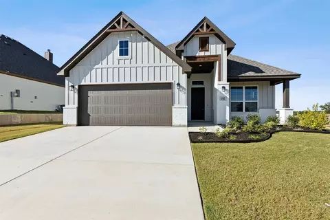 102 Bee Dr, Glen Rose, TX 76043