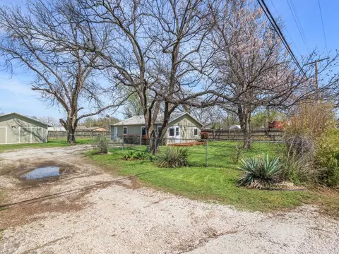 Exterior - 306 W Hall St, Bangs, TX 76823 photo 7 of 9