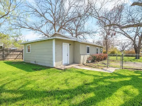 Exterior - 306 W Hall St, Bangs, TX 76823 photo 3 of 9