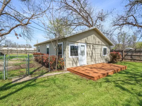 Exterior - 306 W Hall St, Bangs, TX 76823 photo 2 of 9