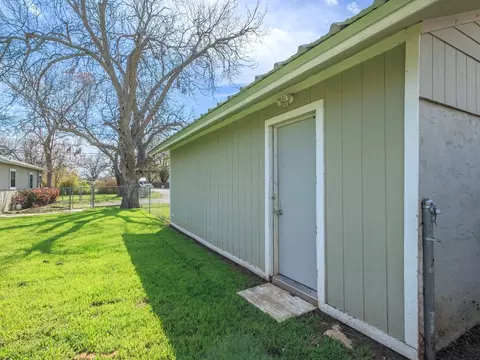 Exterior - 306 W Hall St, Bangs, TX 76823 photo 9 of 9