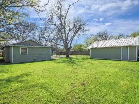 Exterior - 306 W Hall St, Bangs, TX 76823 photo 6 of 9