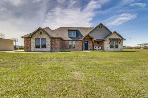 107 Harli Dr, Trenton, TX 75490