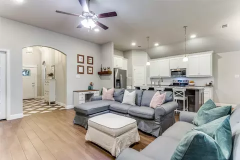 944 E 5th St, Springtown, TX 76082 photo 8
