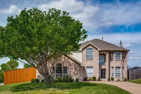101 Morningside Dr, Desoto, TX 75115