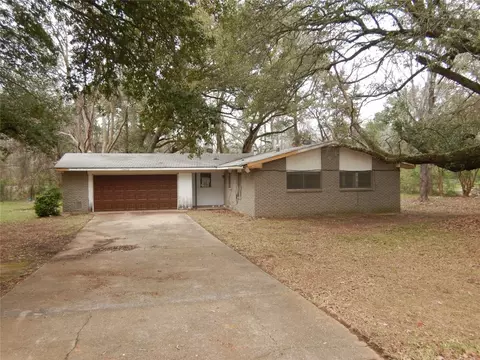 8458 Parkdale Dr, Shreveport, LA 71108