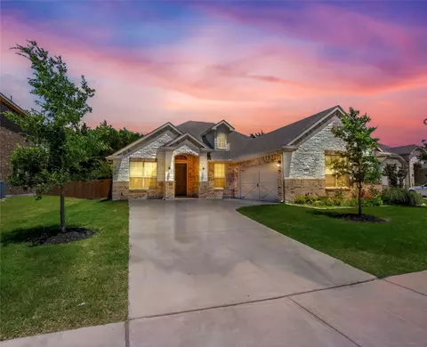 810 Grove Park Ln, Midlothian, TX 76065