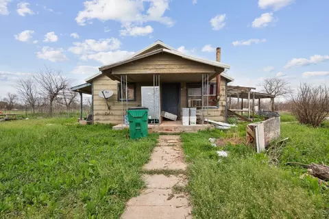 514 W Dallas St, Crowell, TX 79227
