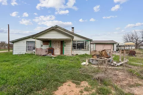 516 W Dallas St, Crowell, TX 79227