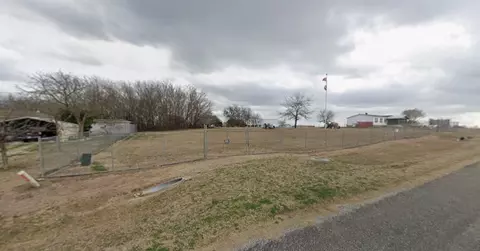 8424 Rodeo Dr, Terrell, TX 75160 photo 2