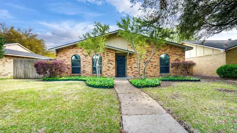 2726 Clover Valley Dr, Garland, TX 75043