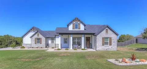 902 W Apache Trl, Granbury, TX 76048