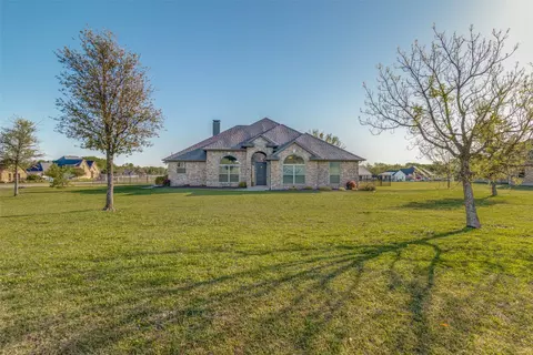 897 Cypress Point Dr, Gunter, TX 75058