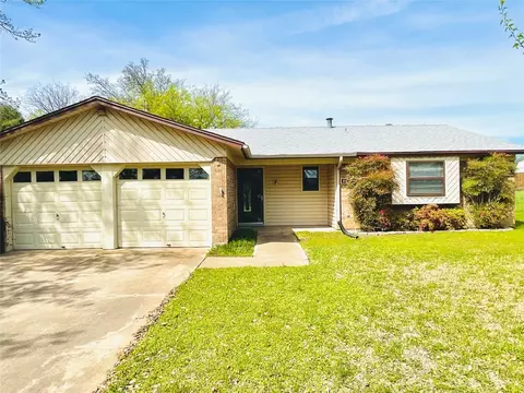 5617 Macaskill Dr, Haltom City, TX 76148